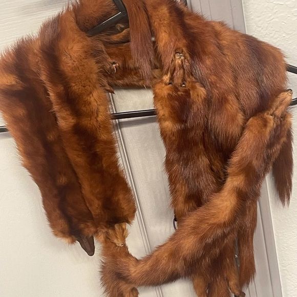Mink Shawl gorgeous FUR purchased from the people who help keep the foxes alive - Picture 6 of 10